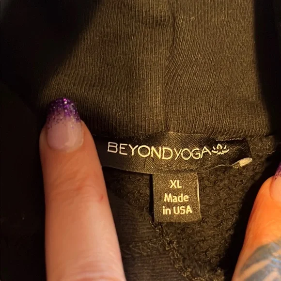 Beyond Yoga Hoodie - Picture 2 of 4